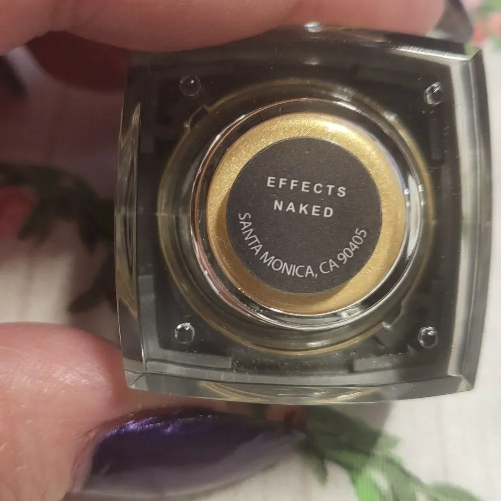 Lique Cheek and Eye lid Powder Naked